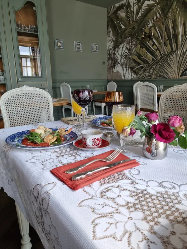 A table laid with lace, crystal glasses and flowers